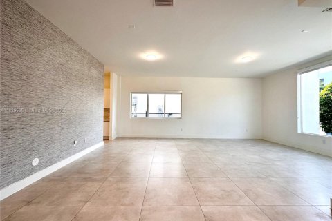 Villa ou maison à louer à Doral, Floride: 5 chambres, 429.95 m2 № 1938546 - photo 5