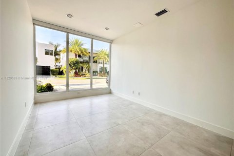 Villa ou maison à louer à Doral, Floride: 5 chambres, 429.95 m2 № 1938546 - photo 26