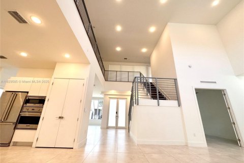 Villa ou maison à louer à Doral, Floride: 5 chambres, 429.95 m2 № 1938546 - photo 12