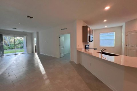Casa en alquiler en Osteen, Florida, 4 dormitorios, 195.28 m2 № 2267419 - foto 6