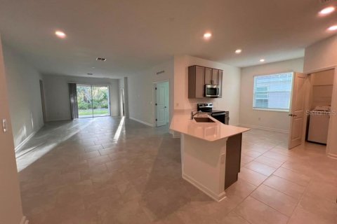 Casa en alquiler en Osteen, Florida, 4 dormitorios, 195.28 m2 № 2267419 - foto 3