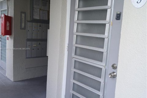 Купить кондоминиум в Дирфилд-Бич, Флорида 1 спальня, 55.28м2, № 2088563 - фото 2