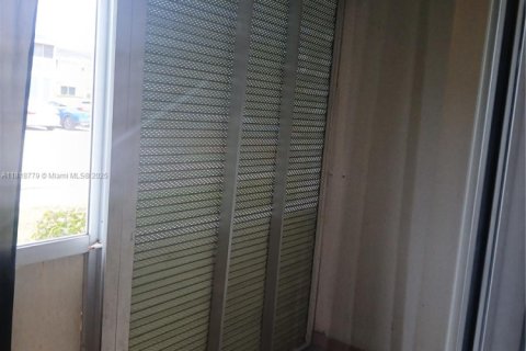 Купить кондоминиум в Дирфилд-Бич, Флорида 1 спальня, 55.28м2, № 2088563 - фото 11