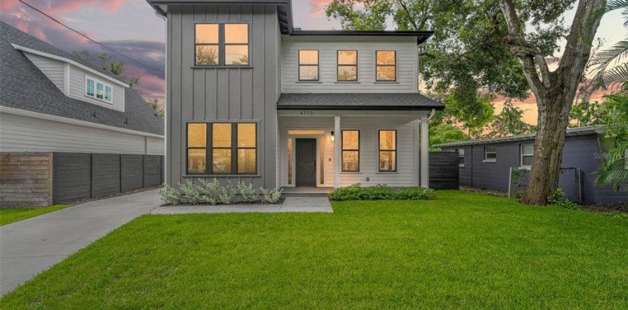 House in Tampa, Florida 5 bedrooms, 252.69 sq.m. № 1837516