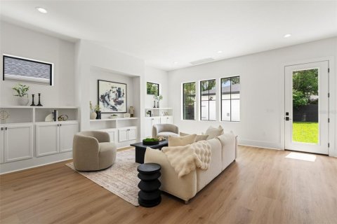 House in Tampa, Florida 5 bedrooms, 252.69 sq.m. № 1837516 - photo 6