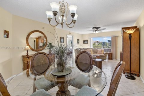 Condo in Pembroke Pines, Florida, 2 bedrooms  № 2004466 - photo 11
