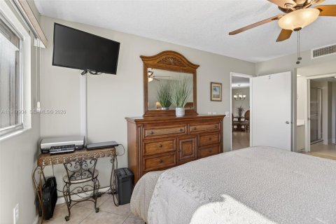 Condo in Pembroke Pines, Florida, 2 bedrooms  № 2004466 - photo 20