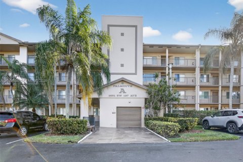 Condo in Pembroke Pines, Florida, 2 bedrooms  № 2004466 - photo 5