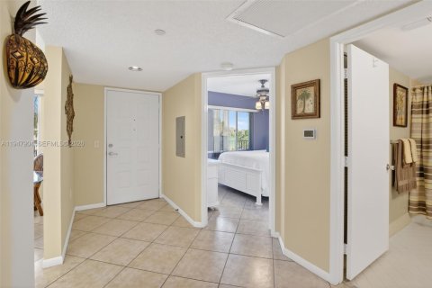 Condo in Pembroke Pines, Florida, 2 bedrooms  № 2004466 - photo 3