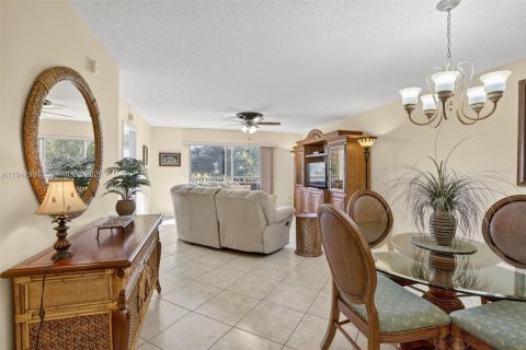 Condo in Pembroke Pines, Florida, 2 bedrooms  № 2004466
