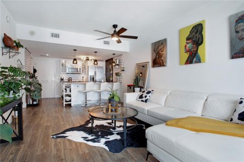 Condo in Miami, Florida, 1 bedroom  № 2020887 - photo 14