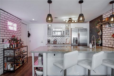 Condo in Miami, Florida, 1 bedroom  № 2020887 - photo 10