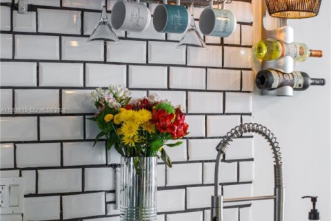 Condo in Miami, Florida, 1 bedroom  № 2020887 - photo 20