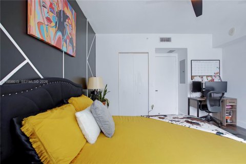 Condo in Miami, Florida, 1 bedroom  № 2020887 - photo 3