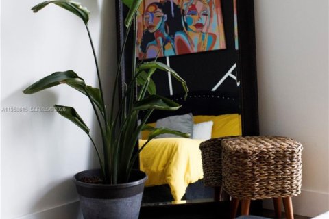 Condo in Miami, Florida, 1 bedroom  № 2020887 - photo 23