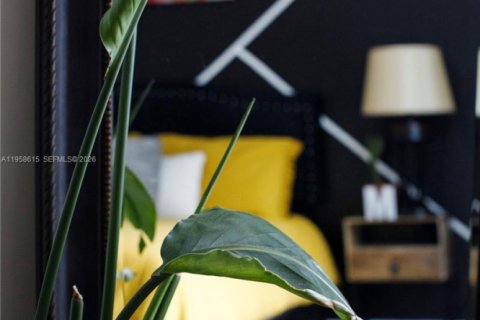 Condo in Miami, Florida, 1 bedroom  № 2020887 - photo 24