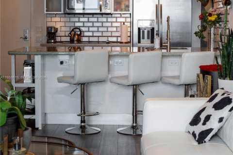 Condo in Miami, Florida, 1 bedroom  № 2020887 - photo 29