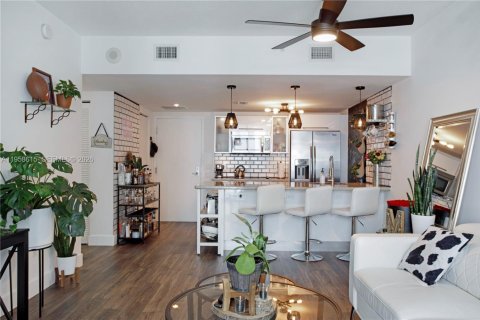 Condo in Miami, Florida, 1 bedroom  № 2020887 - photo 15