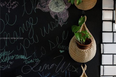 Condo in Miami, Florida, 1 bedroom  № 2020887 - photo 19