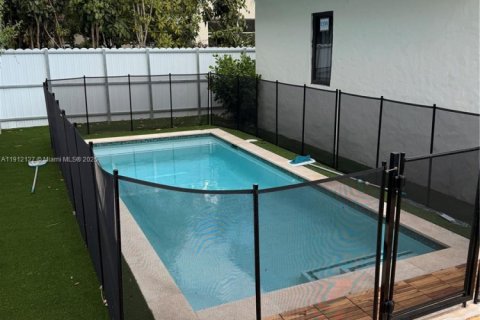 Casa en venta en Miami, Florida, 3 dormitorios, 92.16 m2 № 1968021 - foto 13
