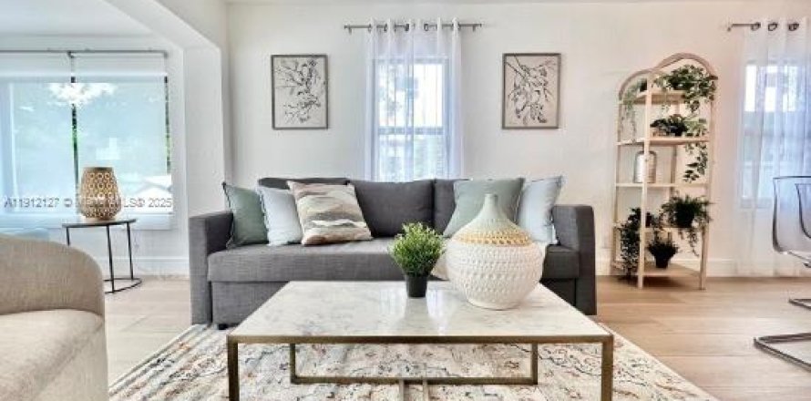 Villa ou maison à Miami, Floride 3 chambres, 92.16 m2 № 1968021