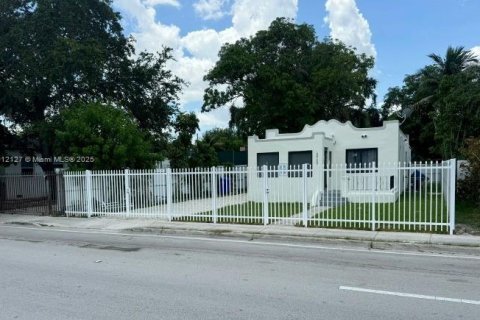 Casa en venta en Miami, Florida, 3 dormitorios, 92.16 m2 № 1968021 - foto 15