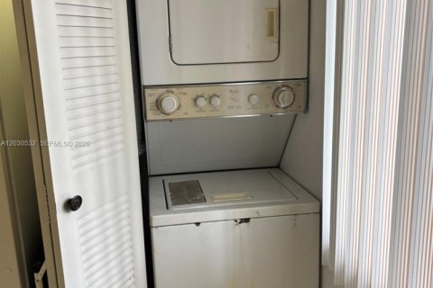 Купить кондоминиум в Пемброк-Пайнс, Флорида 2 спальни, 85.47м2, № 2153803 - фото 5
