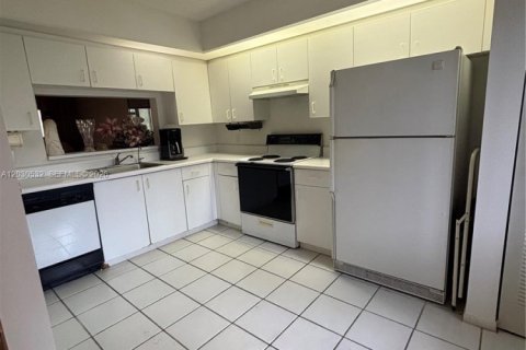 Купить кондоминиум в Пемброк-Пайнс, Флорида 2 спальни, 85.47м2, № 2153803 - фото 4