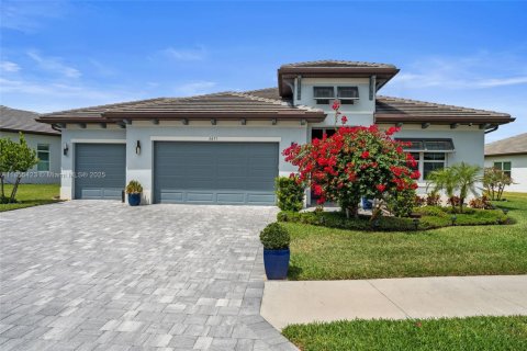 House in Naples, Florida 3 bedrooms № 1878536 - photo 1