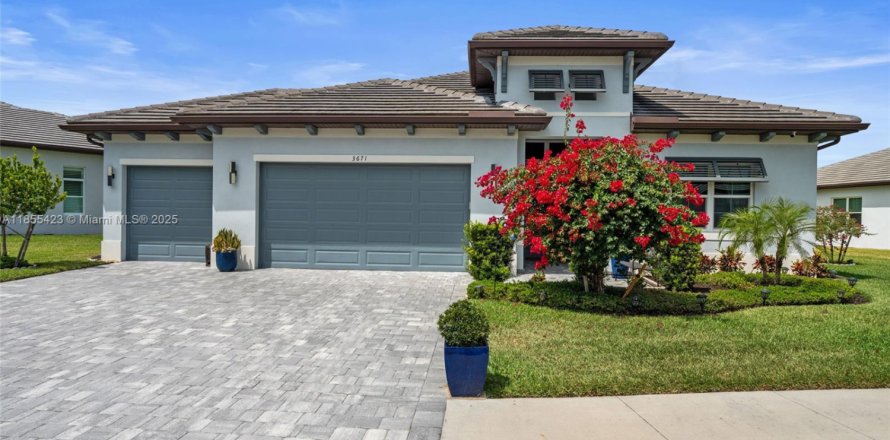 House in Naples, Florida 3 bedrooms № 1878536