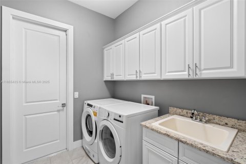House in Naples, Florida 3 bedrooms № 1878536 - photo 25