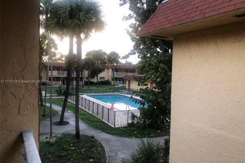 Condo in Oakland Park, Florida, 2 bedrooms  № 1862892 - photo 2