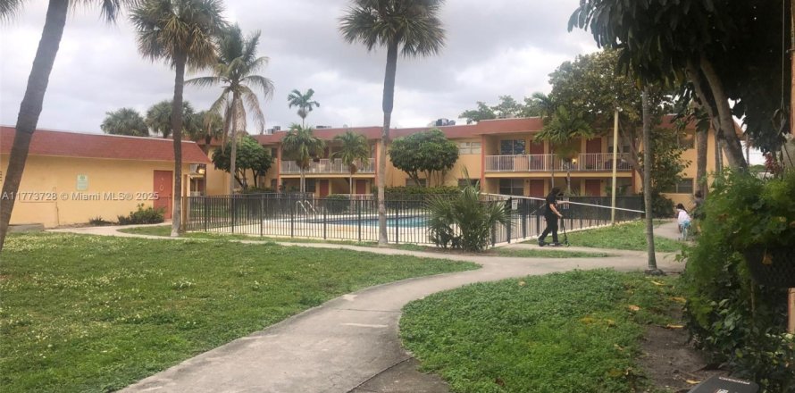Condo in Oakland Park, Florida, 2 bedrooms № 1862892