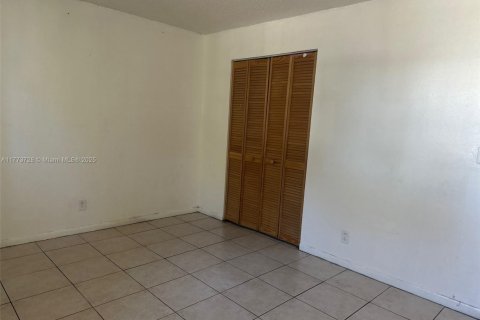 Condo in Oakland Park, Florida, 2 bedrooms  № 1862892 - photo 15