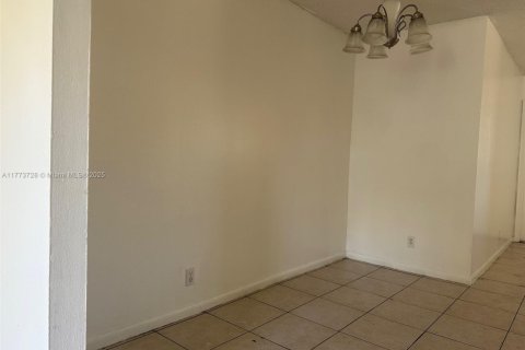 Condo in Oakland Park, Florida, 2 bedrooms  № 1862892 - photo 4