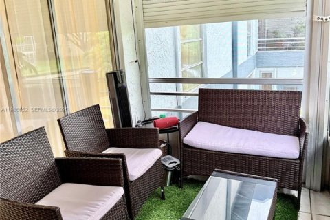 Condo in Tamarac, Florida, 2 bedrooms № 2050611 - photo 12