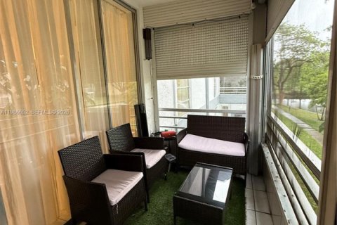 Condo in Tamarac, Florida, 2 bedrooms № 2050611 - photo 11