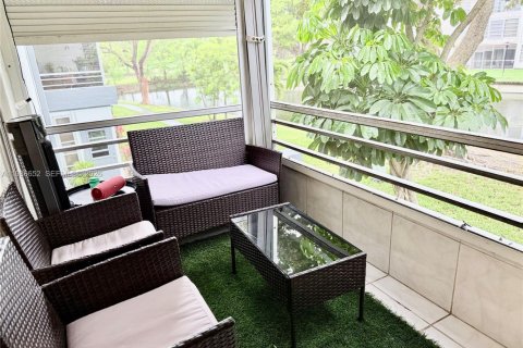 Condo in Tamarac, Florida, 2 bedrooms № 2050611 - photo 13