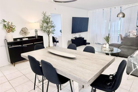 Condo in Tamarac, Florida, 2 bedrooms № 2050611