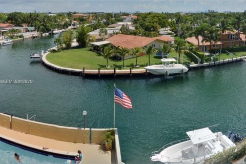 Condo in North Miami, Florida, 2 bedrooms  № 1990236 - photo 19