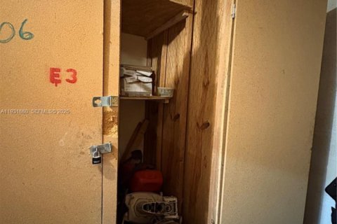 Condo in North Miami, Florida, 2 bedrooms  № 1990236 - photo 30