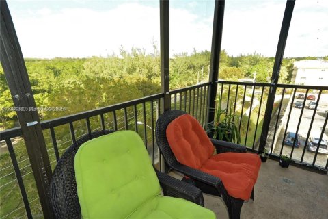 Condo in North Miami, Florida, 2 bedrooms  № 1990236 - photo 8