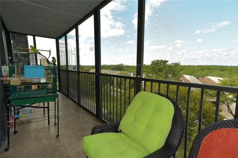 Condo in North Miami, Florida, 2 bedrooms  № 1990236 - photo 9