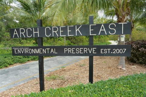 Condo in North Miami, Florida, 2 bedrooms  № 1990236 - photo 17