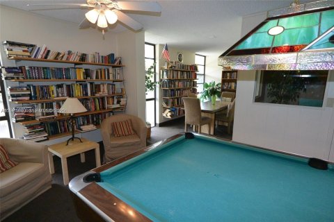 Condo in North Miami, Florida, 2 bedrooms  № 1990236 - photo 26
