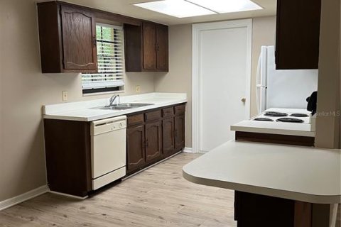 Apartment in Mount Dora, Florida 2 bedrooms, 102.19 sq.m. № 2258908 - photo 4