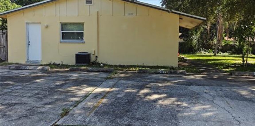 Propiedad comercial en Largo, Florida 6 dormitorios, 153.29 m2 № 2430503