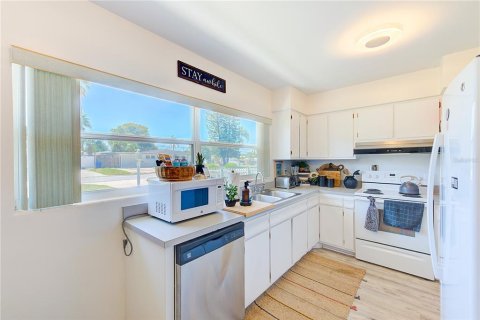 Villa ou maison à louer à Largo, Floride: 3 chambres, 122.07 m2 № 2115888 - photo 7