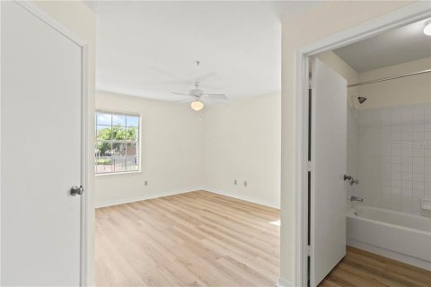 Condominio en alquiler en Orlando, Florida, 2 dormitorios, 100.33 m2 № 2239701 - foto 18
