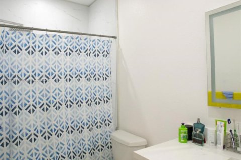 Townhouse in Doral, Florida 4 bedrooms, 219.9 sq.m. № 1802492 - photo 22